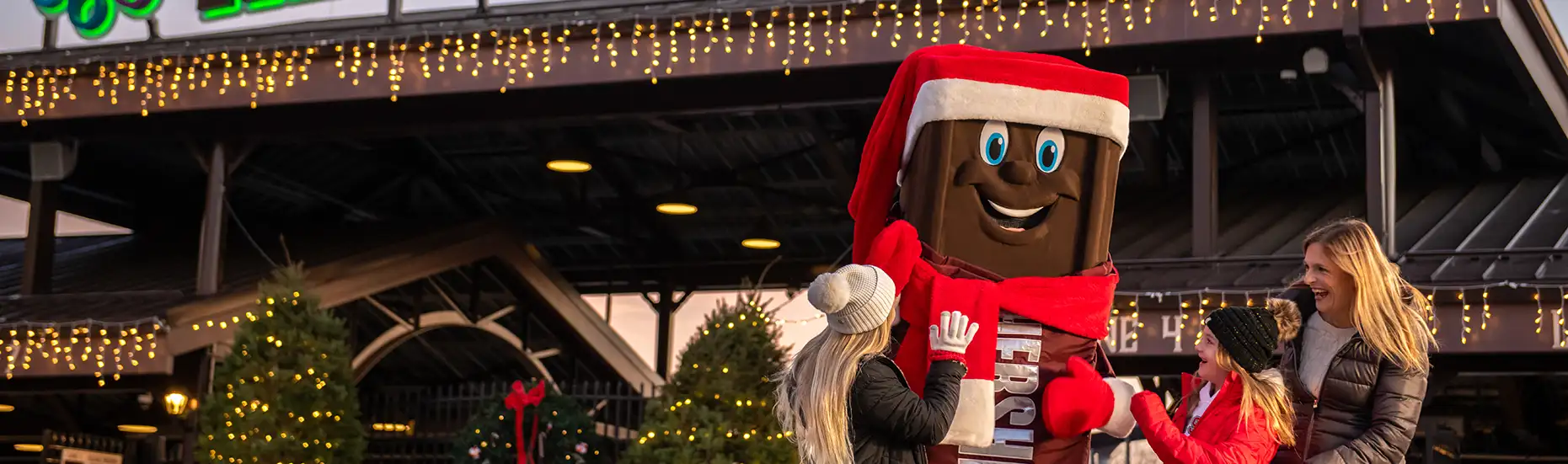 Family meeting Hershey outside of Hersheypark frontgate.></noscript>
		</span>
	</section>

    <section class=